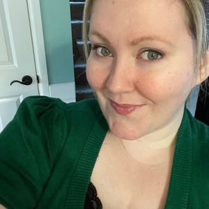 Meet your Posher, Desiree